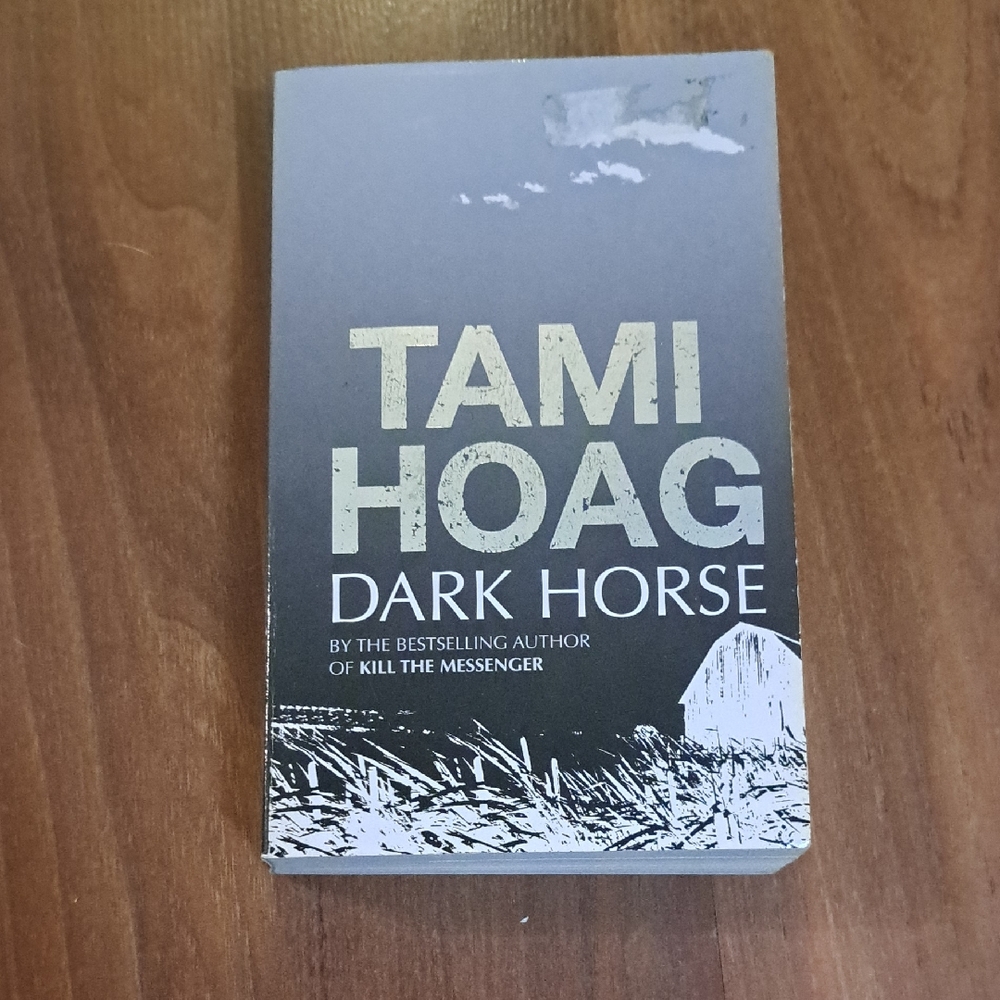 Tami Hoag 'Dark Horse' Book
